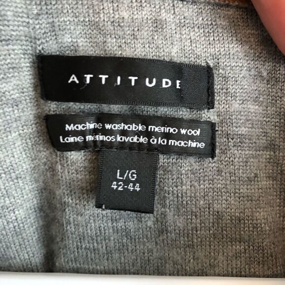 ATTITUDE merino wool v-neck sweater size Large - Picture 3 of 4